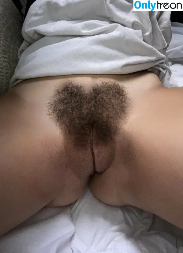 Hairy Women nude photo #5553 (HairyFairy420 / ig_naturals / pearlygirly06)