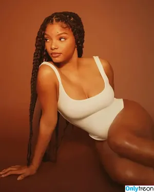 Halle Bailey / chloebaileyyy / hallebailey nude photo #0150
