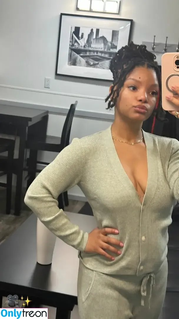 Halle Bailey nude photo #0159 (chloebaileyyy / hallebailey)