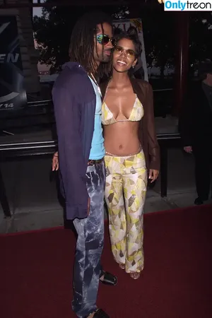Halle Berry / halleberry / hberry01 nude photo #0021