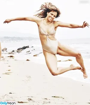 Halle Berry / halleberry / hberry01 nude photo #0068