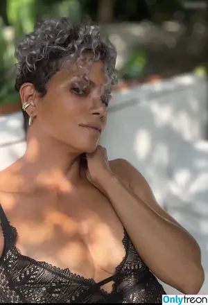 Halle Berry / halleberry / hberry01 nude photo #0071
