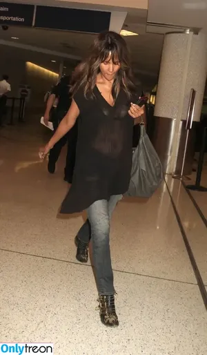 Halle Berry / halleberry / hberry01 nude photo #0218