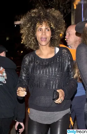 Halle Berry / halleberry / hberry01 nude photo #0320