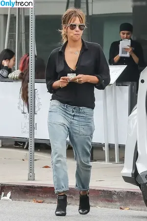 Halle Berry / halleberry / hberry01 nude photo #0335