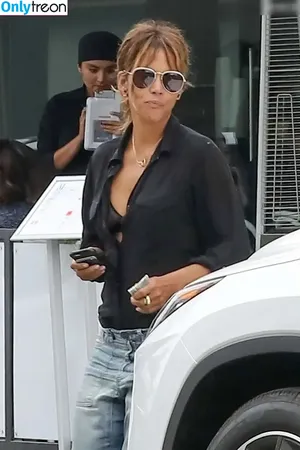Halle Berry / halleberry / hberry01 nude photo #0340