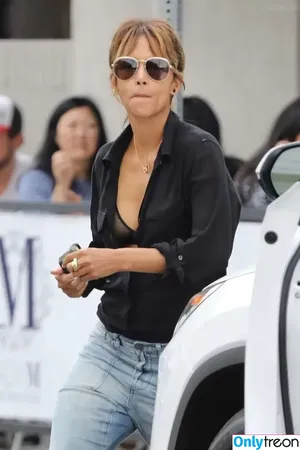 Halle Berry / halleberry / hberry01 nude photo #0343