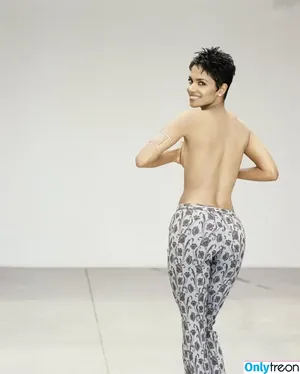 Halle Berry / halleberry / hberry01 nude photo #0397