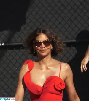 Halle Berry / halleberry / hberry01 nude photo #0476