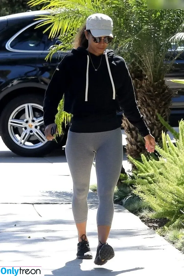 Halle Berry nude photo #0094 (halleberry / hberry01)