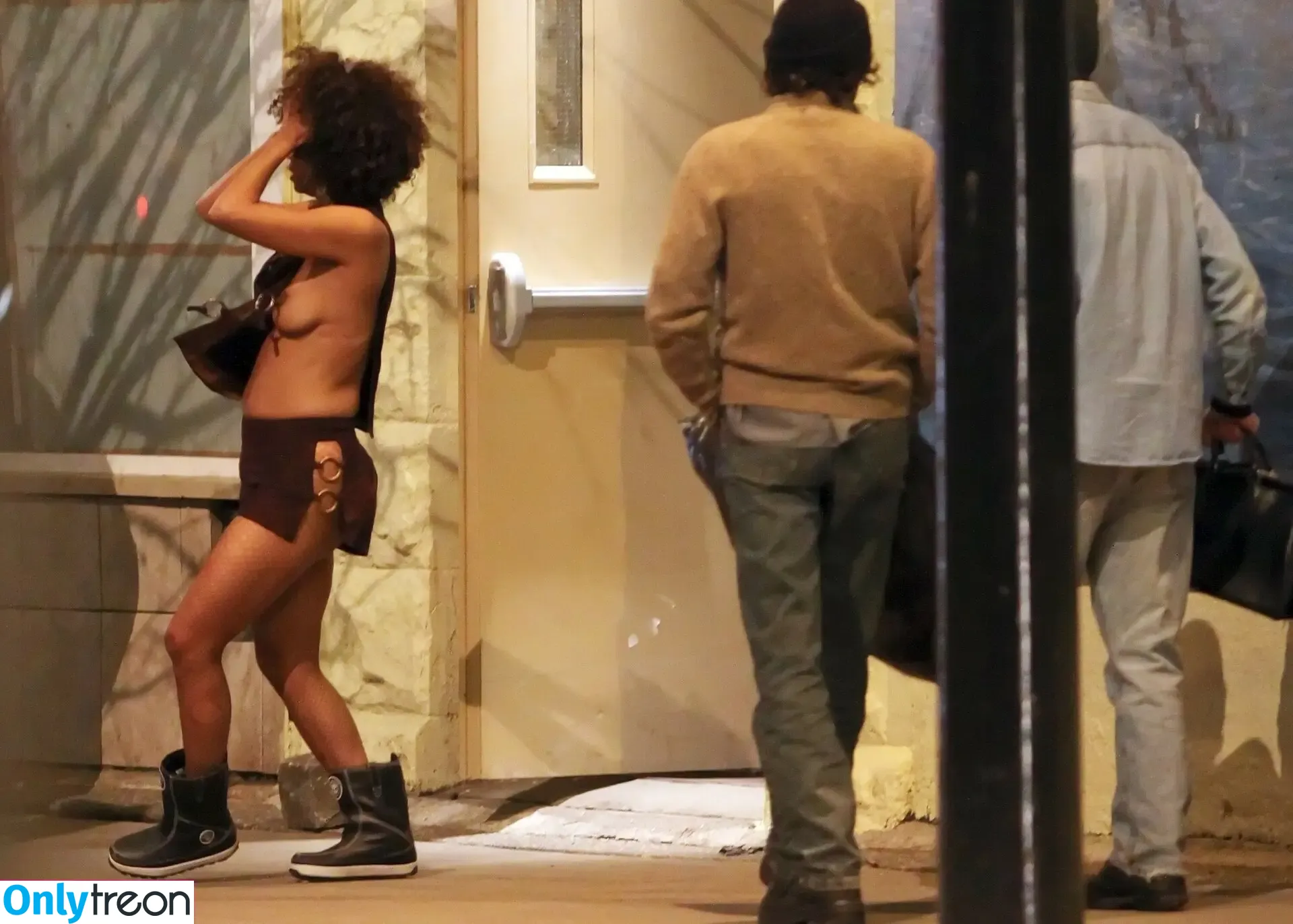 Halle Berry nude photo #0186 (halleberry / hberry01)
