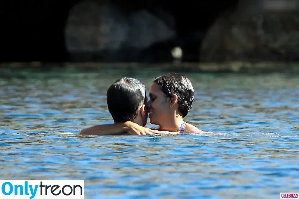 Halle Berry nude photo #0281 (halleberry / hberry01)