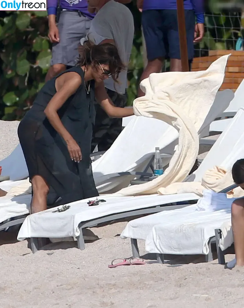 Halle Berry nude photo #0296 (halleberry / hberry01)