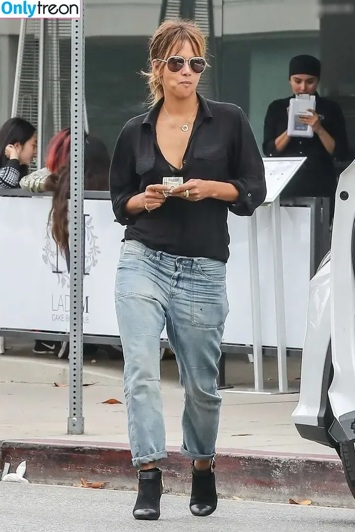 Halle Berry nude photo #0335 (halleberry / hberry01)