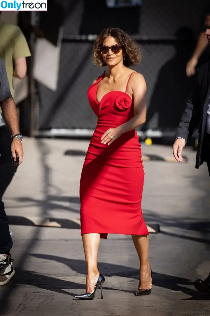 Halle Berry nude photo #0486 (halleberry / hberry01)