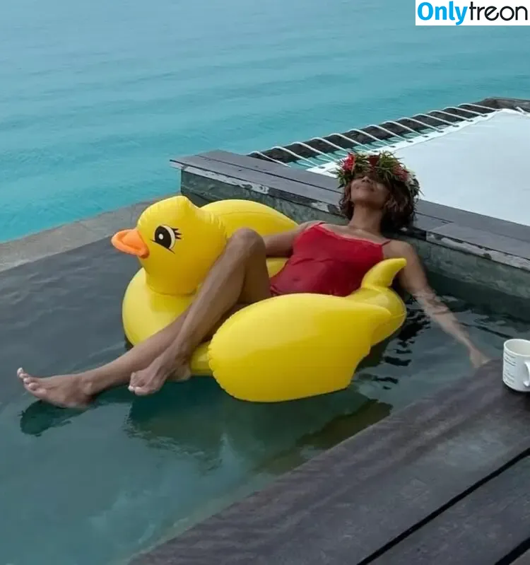 Halle Berry nude photo #0848 (halleberry / hberry01)