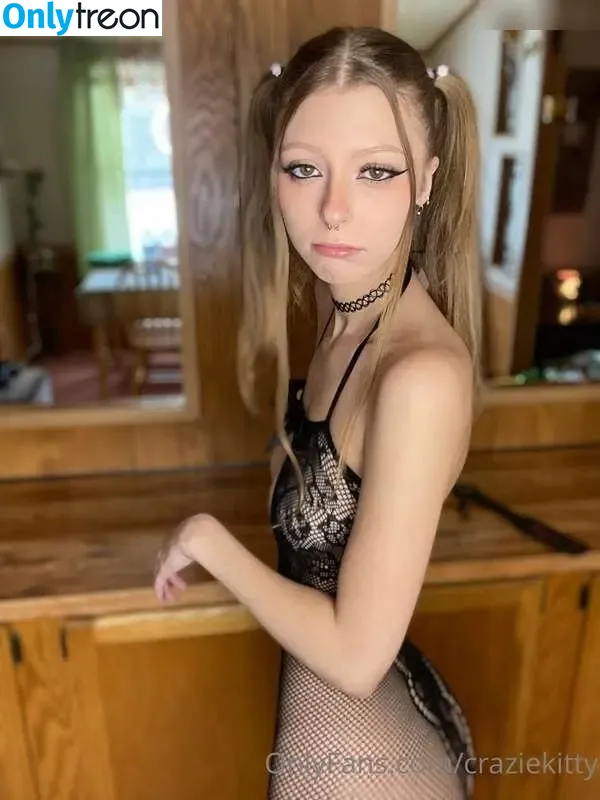 Hallie Gift nude photo #0966 (craziekitten / giftyhippie)