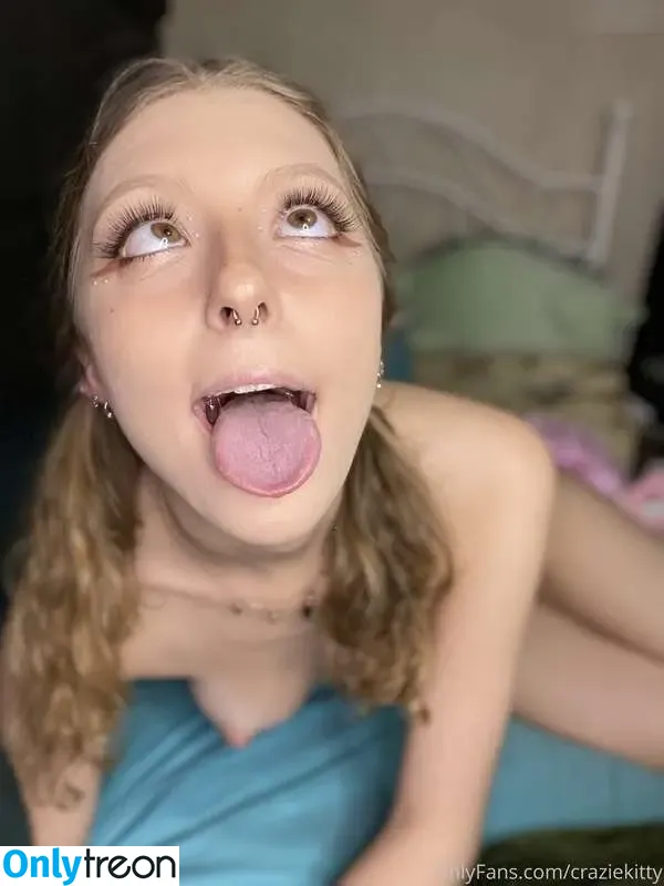 Hallie Gift nude photo #1143 (craziekitten / giftyhippie)