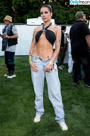 Halsey / iamhalsey / yammahaaa nude photo #0583