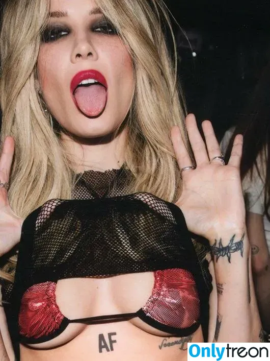 Halsey nude photo #0187 (iamhalsey / yammahaaa)