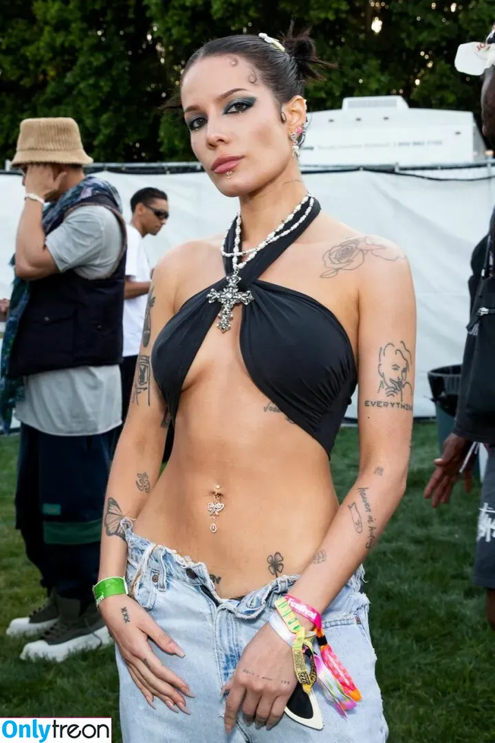 Halsey nude photo #0216 (iamhalsey / yammahaaa)
