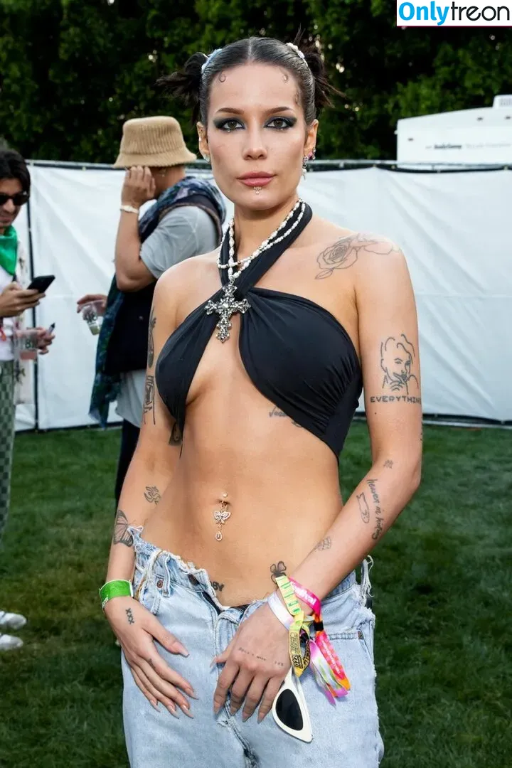 Halsey nude photo #0217 (iamhalsey / yammahaaa)