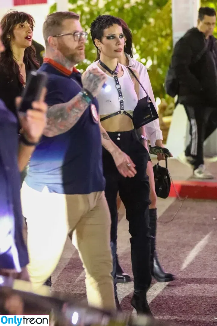 Halsey nude photo #0346 (iamhalsey / yammahaaa)
