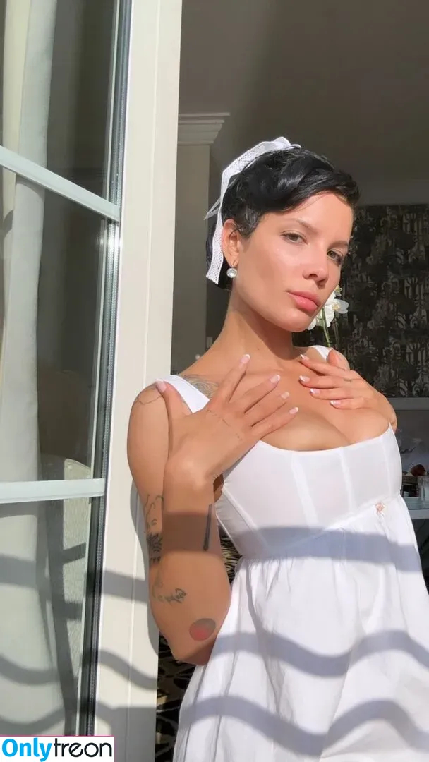 Halsey nude photo #0367 (iamhalsey / yammahaaa)