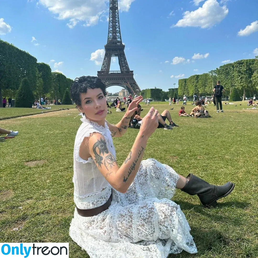 Halsey nude photo #0371 (iamhalsey / yammahaaa)