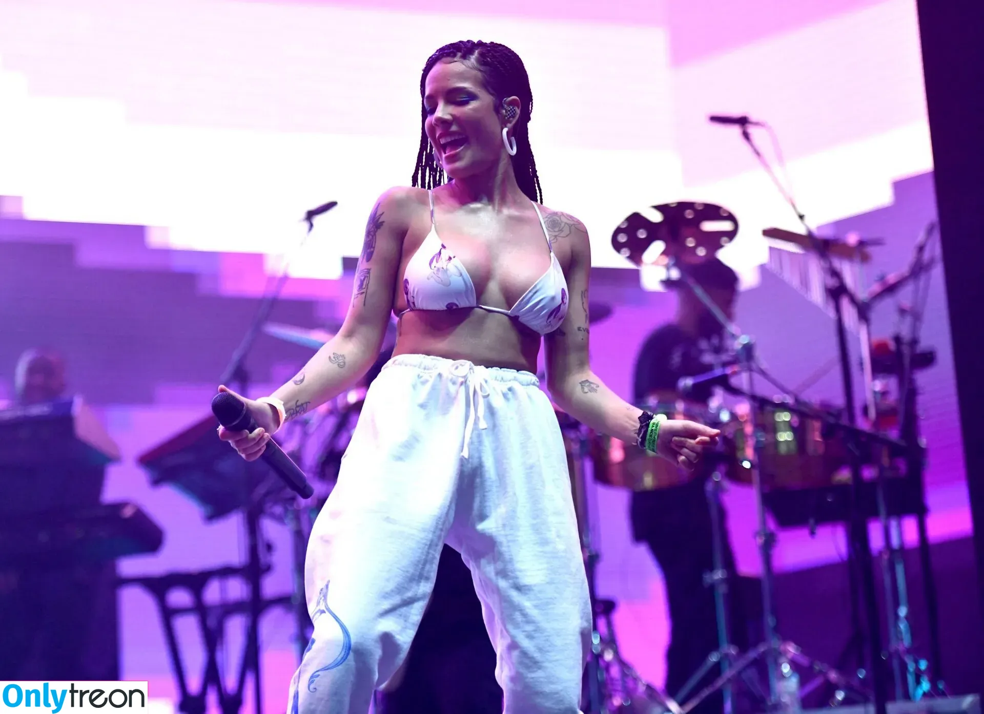 Halsey nude photo #0435 (iamhalsey / yammahaaa)