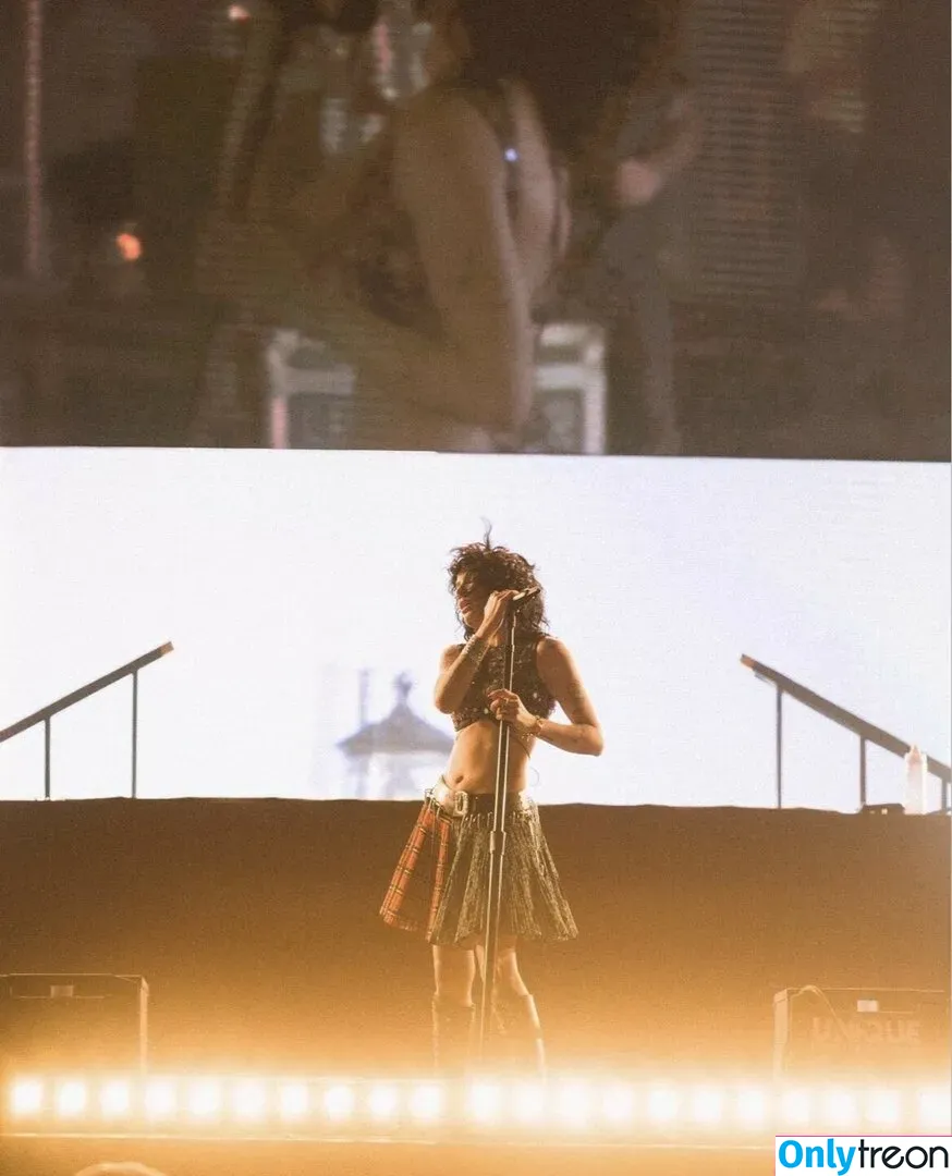 Halsey nude photo #0494 (iamhalsey / yammahaaa)