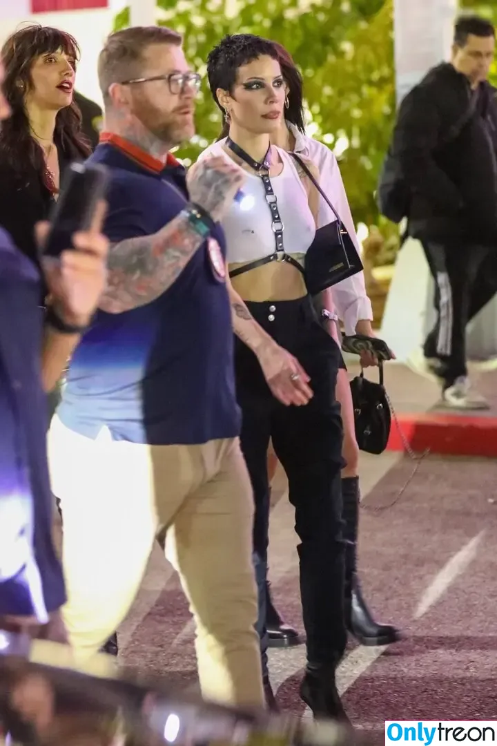 Halsey nude photo #0651 (iamhalsey / yammahaaa)