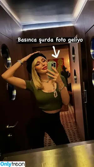 Hande Sarıoğlu / hndsar nude photo #0091