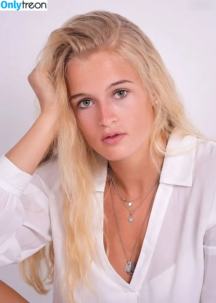 Hanna Orthmann nude photo #0021 (hanno_098)