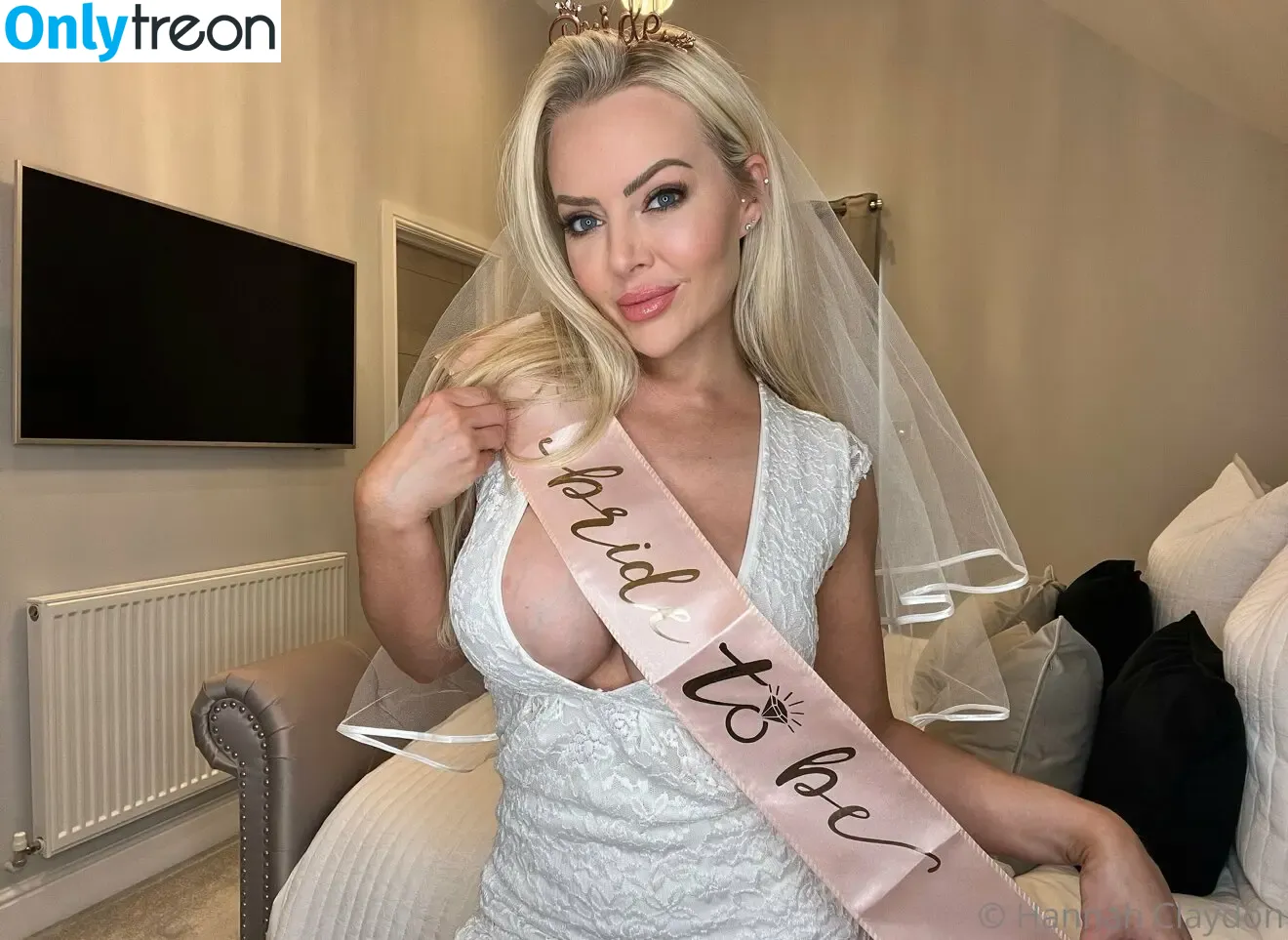 Hannah Claydon nude photo #0107 (hannahclaydon13 / officialhannahclaydon)
