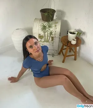 Hannah Meloche / hannahmeloche nude photo #0037
