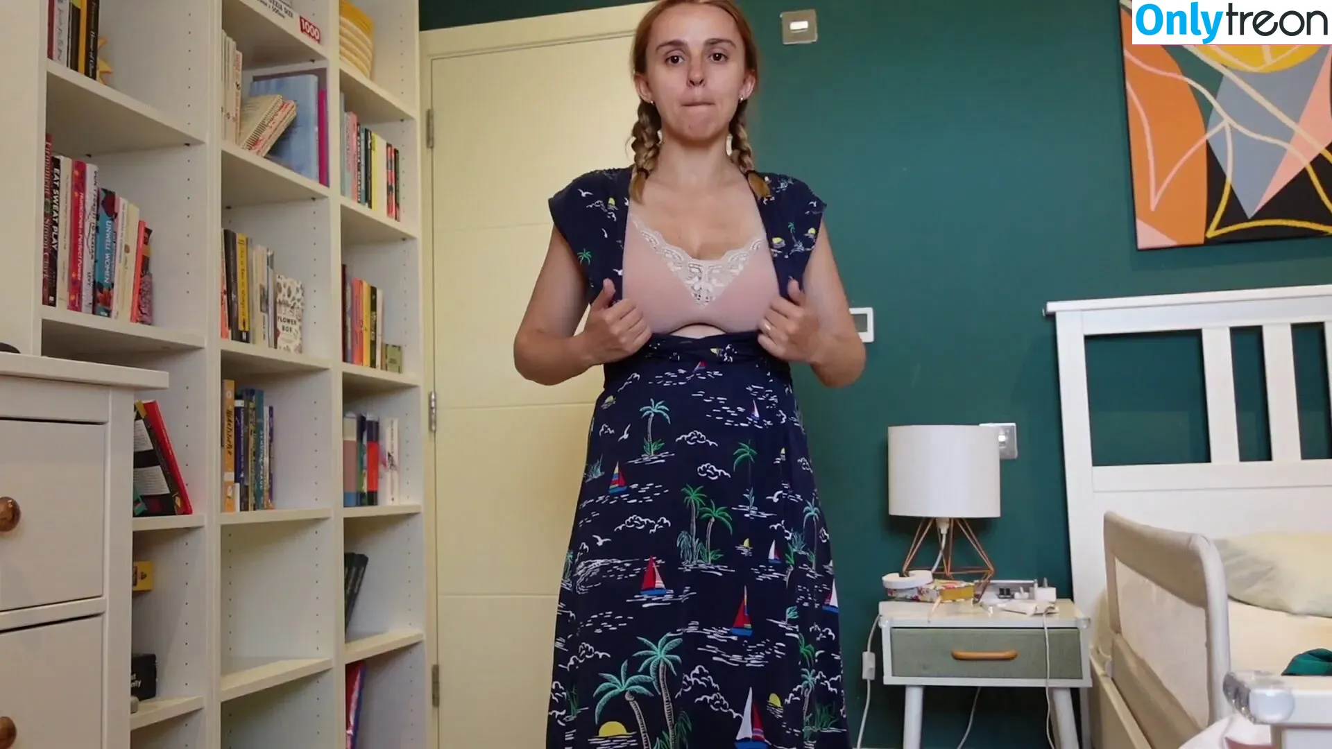 Hannah Witton nude photo #0109 (hannahwitton)
