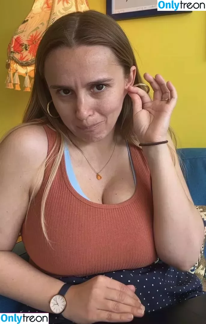 Hannah Witton nude photo #0133 (hannahwitton)