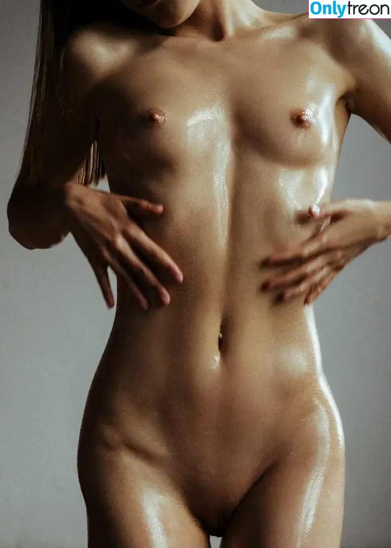 hareniks nude photo #0831 (G.Q / 𝐍𝐈𝐊𝐊𝐈)