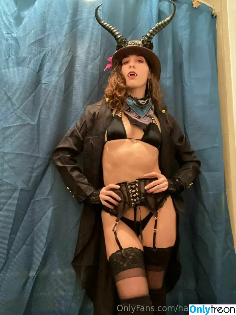 harlequin333 nude photo #0015 (harlenquinn333)