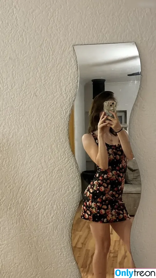 Hat wer was von ihr ? Scheint mir hot zu sein. nude photo #0001 (cyber_barbie)