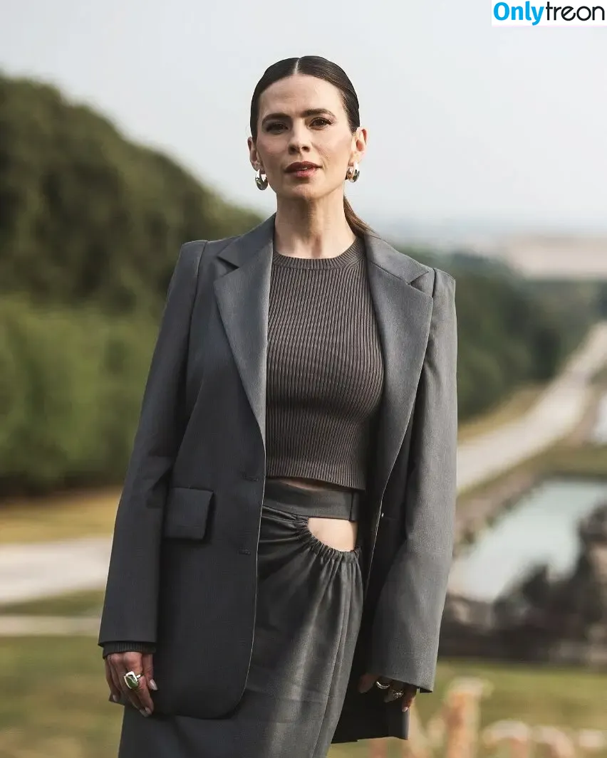 Hayley Atwell nude photo #1027 (hayley_atwell / wellhayley)