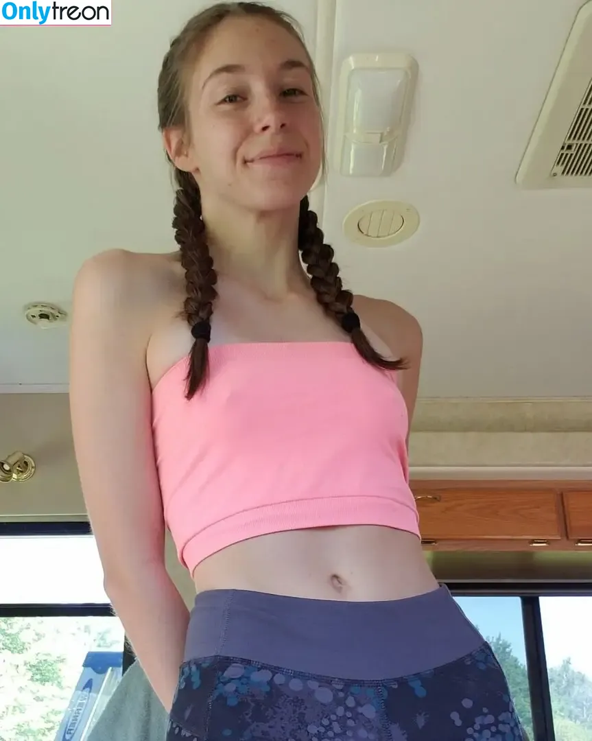 Haze Lynn nude photo #0584 (FlipMineArseMom / Haze_lynn / hazelynnttv)