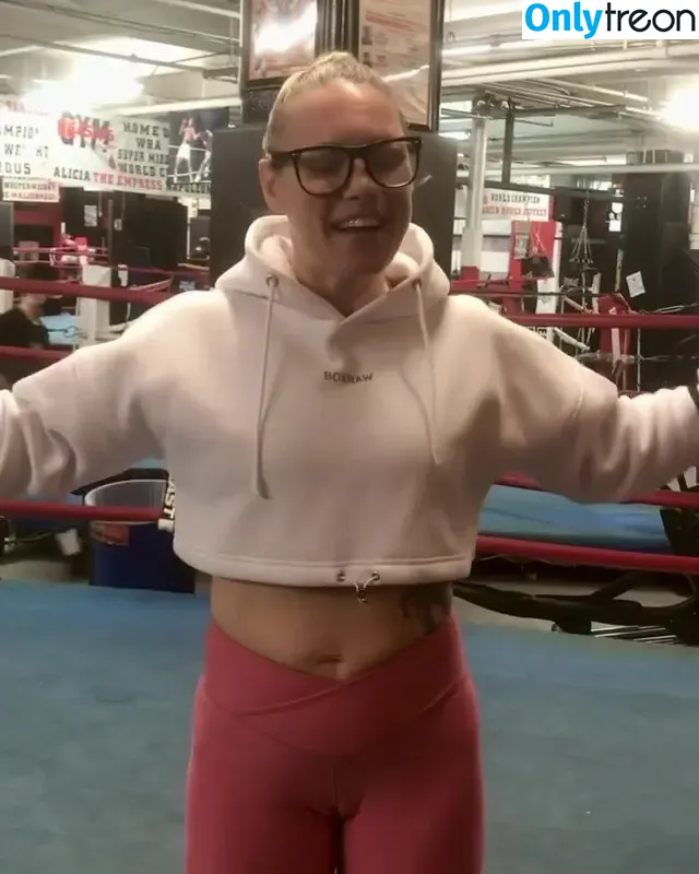 Heather Hardy nude photo #0001 (American Boxer / heathertheheat)