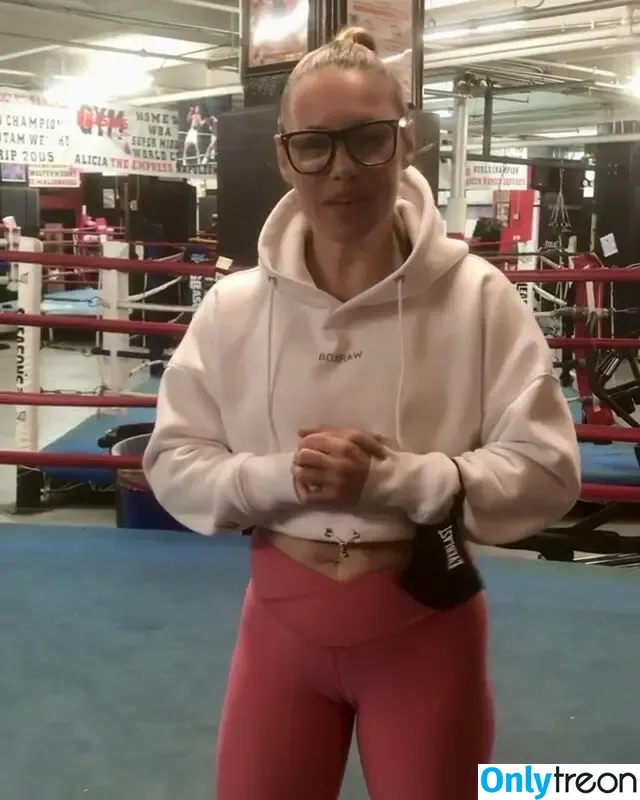 Heather Hardy nude photo #0003 (American Boxer / heathertheheat)