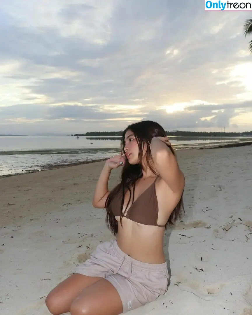 Heaven Peralejo nude photo #0021 (heavenperalejo)