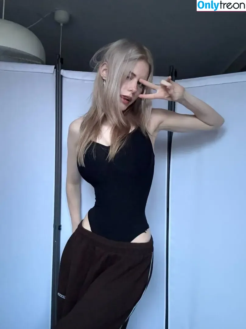 hefxtom nude photo #0183 (hefxtom)