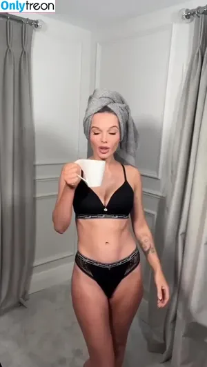 Helen Flanagan / helen_flanagan / hjgflanagan nude photo #0184