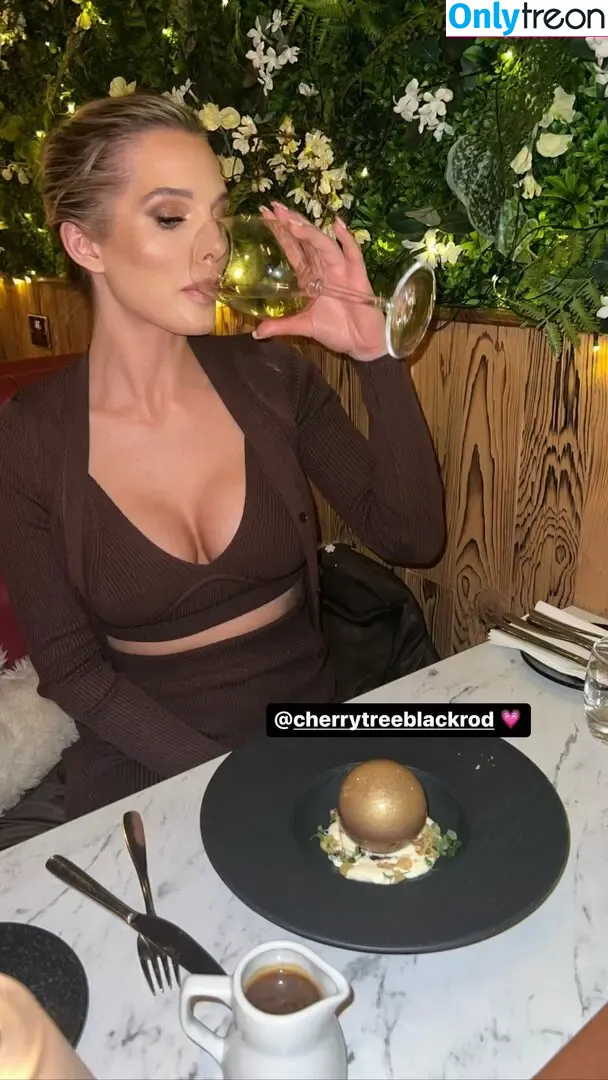 Helen Flanagan nude photo #0204 (helen_flanagan / hjgflanagan)