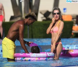 Helen Flanagan / helen_flanagan / hjgflanagan nude photo #1065
